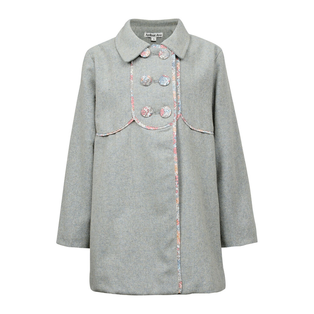 This vintage blue floral coat is a classic style coat in